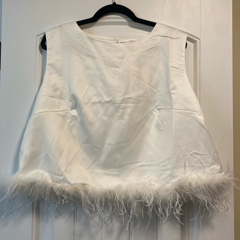 *NWT* BooHoo white satin feather hem tank